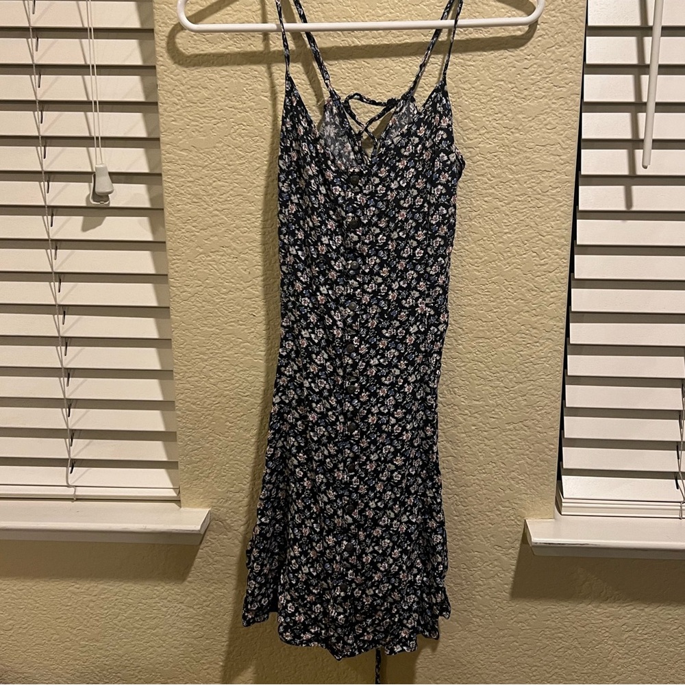 Floral dress w lace up back